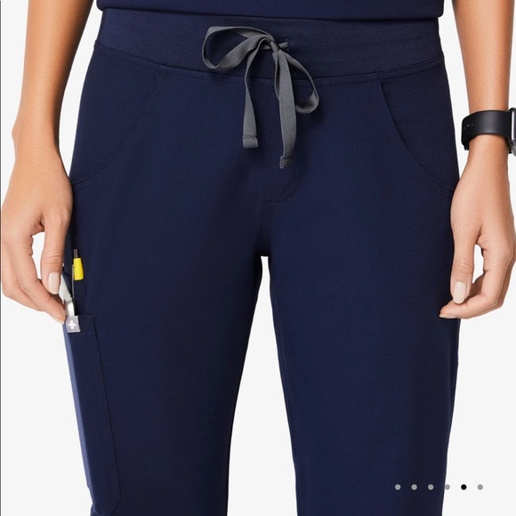 FIGS Kade Cargo Scrubs in Navy - Picture 2 of 3